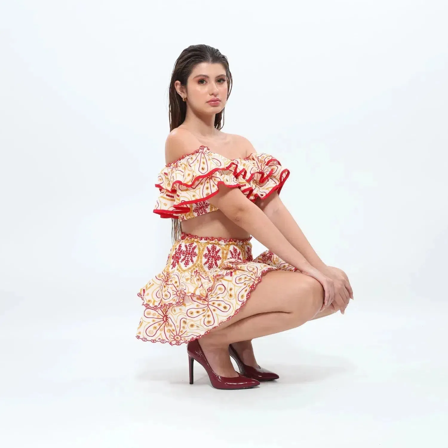Español Chic Set – Red accents – Layered high-waisted skirt