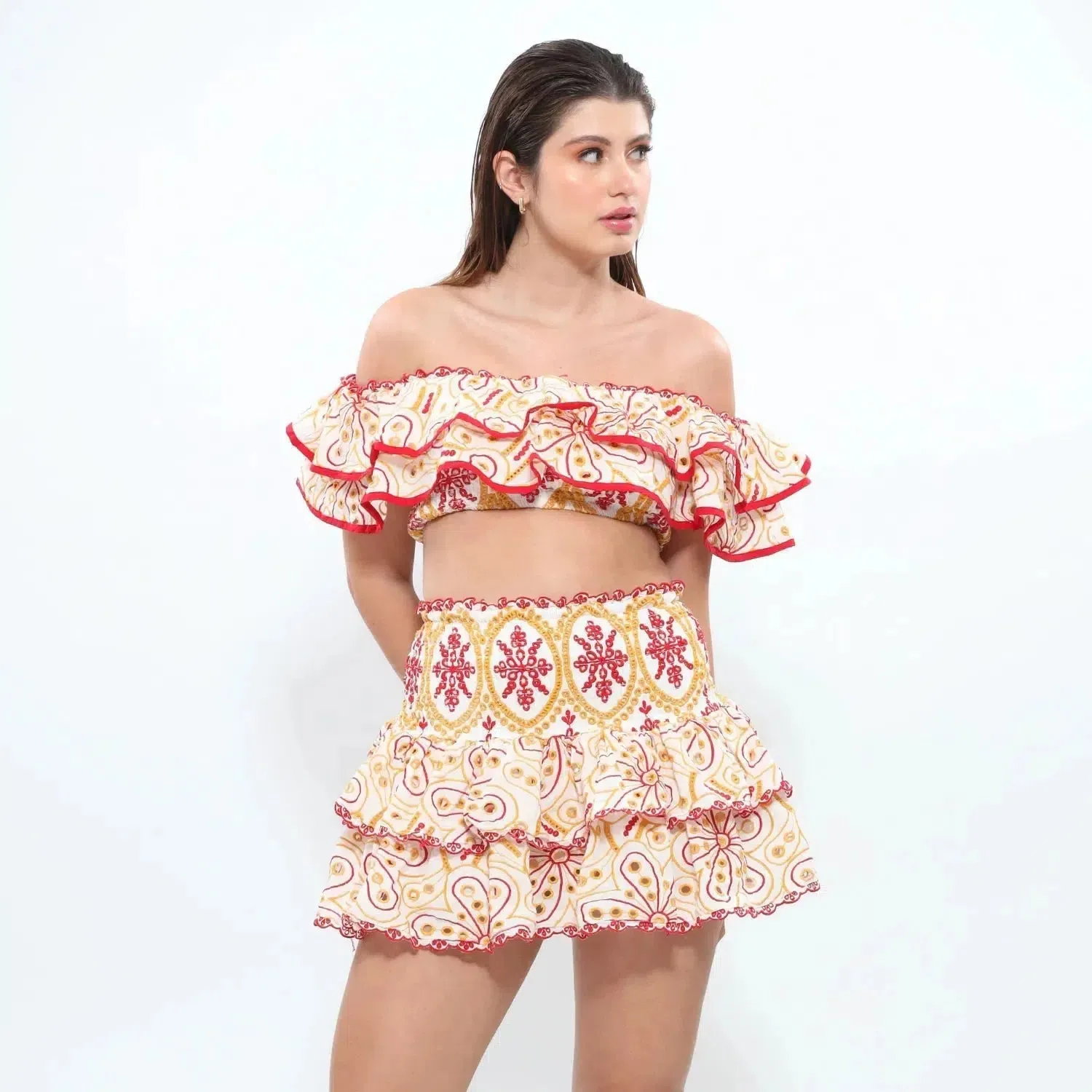 Español Chic Set – Red accents – Layered high-waisted skirt