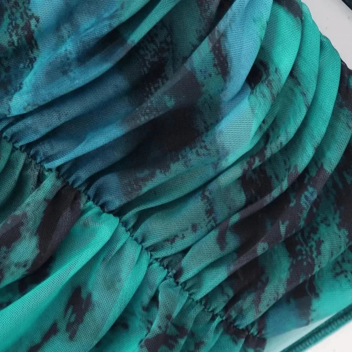 Méditerranée Éclat Set – Abstract print – One-shoulder midi skirt